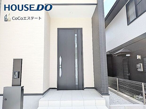 □■玄関■□雨除けに便利な屋根付き!