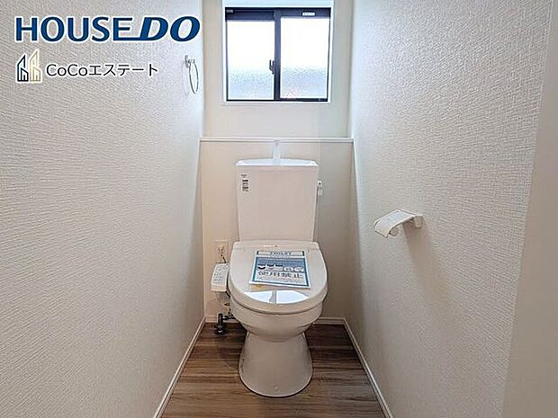 □■トイレ■□温水洗浄便座付きトイレ♪冬場や冷え込む時期にもお尻を温かく快適に保ちます。また、汚れにくく掃除しやすい設備です。