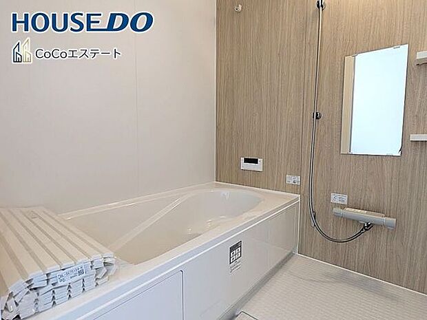 □■ユニットバス■□足を伸ばして寛げる浴槽♪浴槽にゆとりがあり、ゆったりと入浴できます。洗い場も広いので、お子様と一緒に快適に入浴できますね。