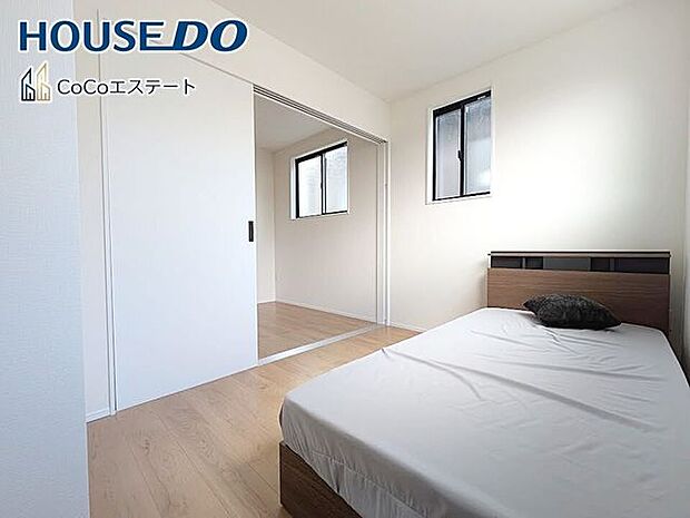 □■洋室■□4.3帖＋4.3帖の洋室です♪お子様の成長やライフスタイルに合わせて対応可能なお部屋です。