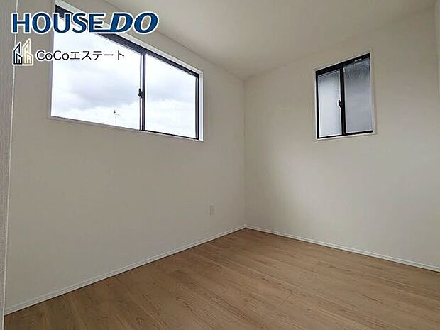 □■洋室■□4.3帖の洋室です♪光が取り込みやすい2面採光のお部屋です。日当たり・風通し良好です♪