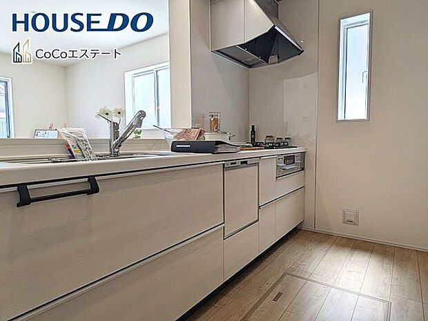 □■キッチン■□広々スペースでお子様と並んで楽しくお料理もできます。