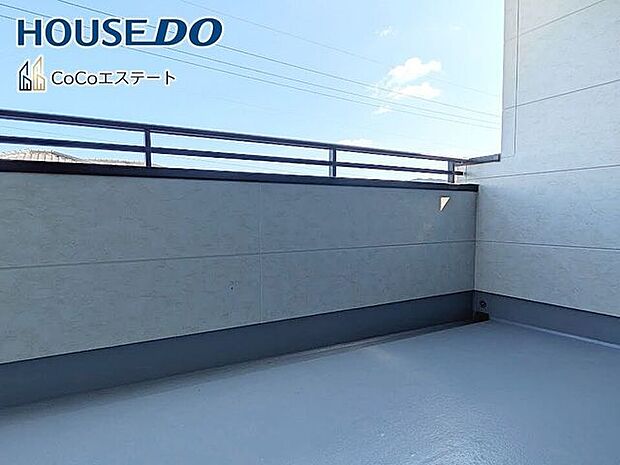 □■バルコニー■□南に大きく面したバルコニー♪家族みんなのお洗濯物もお布団も、あっという間におひさまの香りに◎