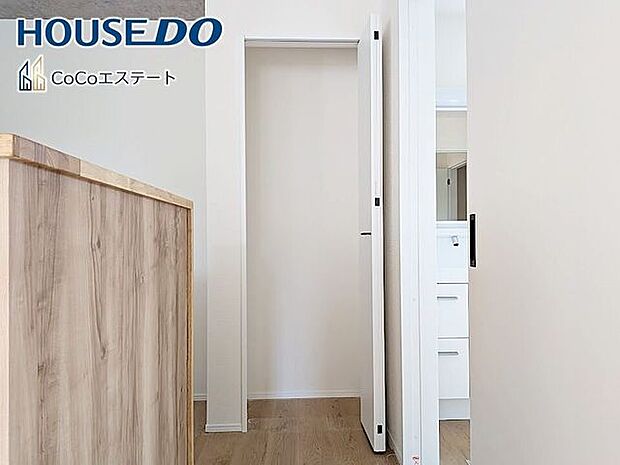 □■収納■□パントリーです♪キッチン用品や食品のストックに使用できます。可動棚付きでしっかり隅々まで収納できるのも嬉しいですね。