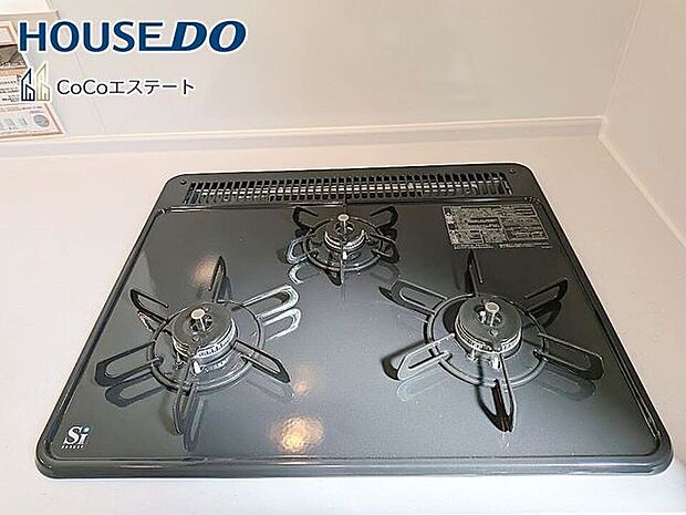 □■三口コンロ■□同時にお料理が可能♪煮物と炒め物と汁物と一度に作れます。手際のよいママ確定ですね。