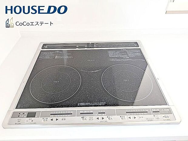 □■三口IHコンロ■□同時にお料理が可能♪煮物と炒め物と汁物と一度に作れます。手際のよいママ確定ですね。