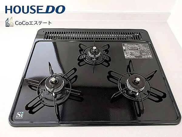 □■三口コンロ■□同時にお料理が可能♪煮物と炒め物と汁物と一度に作れます。手際のよいママ確定ですね。