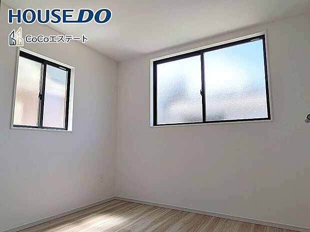 □■洋室■□5.1帖の洋室です♪光が取り込みやすい2面採光のお部屋です。日当たり・風通し良好です♪