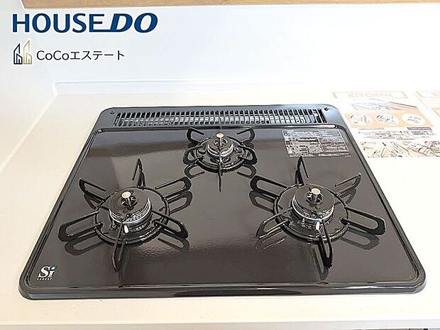 □■三口コンロ■□同時にお料理が可能♪煮物と炒め物と汁物と一度に作れます。手際のよいママ確定ですね。