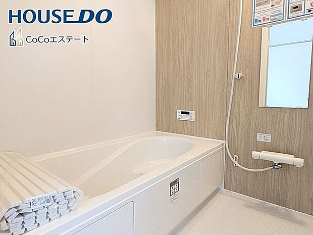□■ユニットバス■□足を伸ばして寛げる浴槽♪浴槽にゆとりがあり、ゆったりと入浴できます。洗い場も広いので、お子様と一緒に快適に入浴できますね。