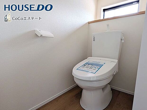 □■トイレ■□温水洗浄便座付きトイレ♪冬場や冷え込む時期にもお尻を温かく快適に保ちます。また、汚れにくく掃除しやすい設備です。