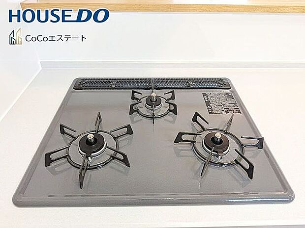 □■三口コンロ■□同時にお料理が可能♪煮物と炒め物と汁物と一度に作れます。手際のよいママ確定ですね。