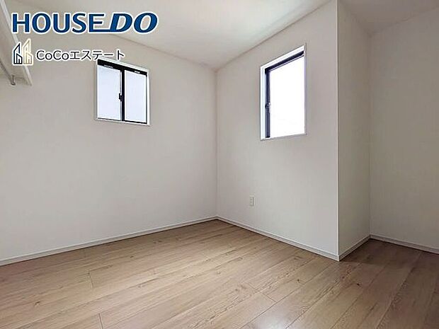 □■洋室■□5帖の洋室です♪光が取り込みやすい2面採光のお部屋です。日当たり・風通し良好です♪