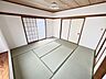 和室：【2F和室】ご家族のくつろぎ場所となる8帖の和室。