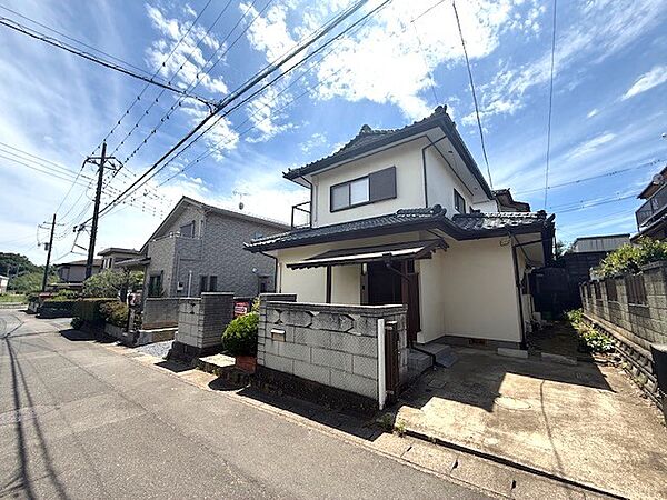 白を基調とした優しいデザインの外観です♪