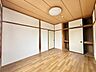 洋室：【2F洋室】収納付きで広く使える洋室です♪