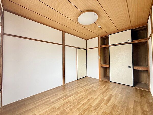 【2F洋室】収納付きで広く使える洋室です♪