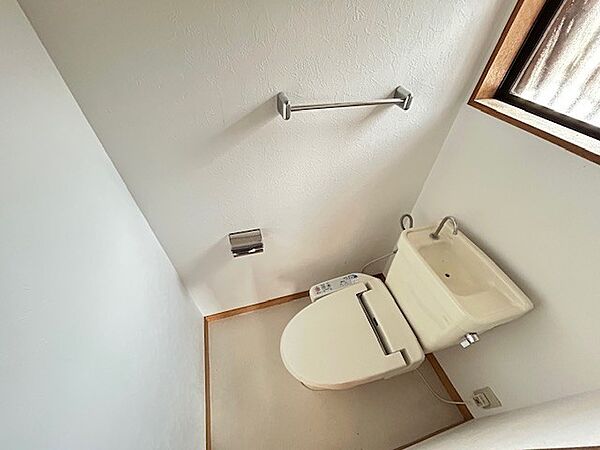 【2Fトイレ】2階にもトイレがあります♪※リフォーム前写真