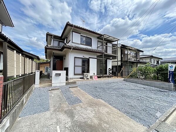 【駐車場】並列三台以上駐車可能です♪