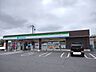 周辺：コンビニ 800m ファミリーマート栄安食店