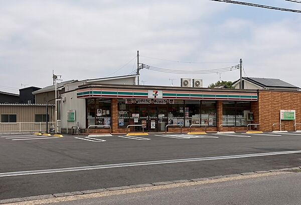 コンビニ 600m セブンイレブン坂東岩井店(((セブンイレブン坂東岩井店：徒歩9分)))