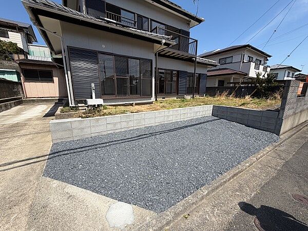 【外観】お庭もあります♪お客様の好みに合わせて利用できます♪※リフォーム後の写真です