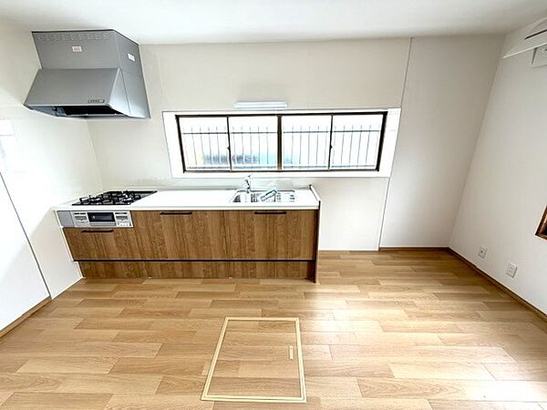 新品のキッチンでお料理も楽しめます♪※リフォーム後写真