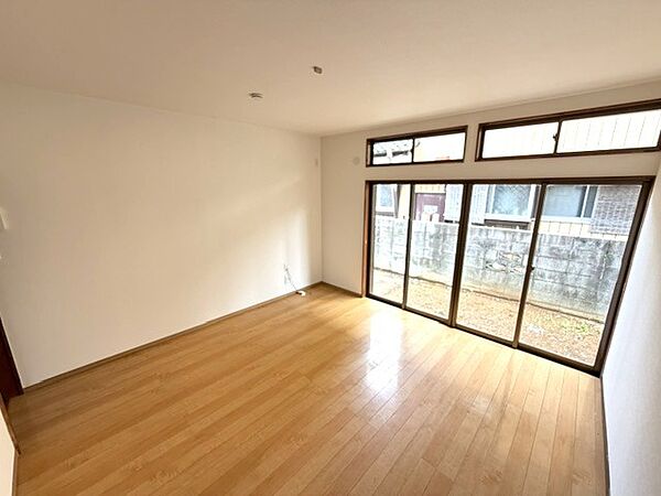 フローリングなのでお掃除ラクラク♪※リフォーム後写真