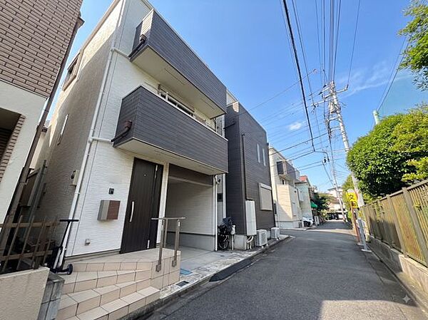 前面道路含む外観