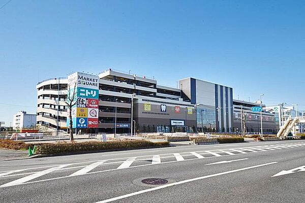 ニトリ川崎競馬場前店まで徒歩10分。家具・インテリア用品が揃い、新生活の準備やお部屋の模様替えの際にも頼りになります。 760m