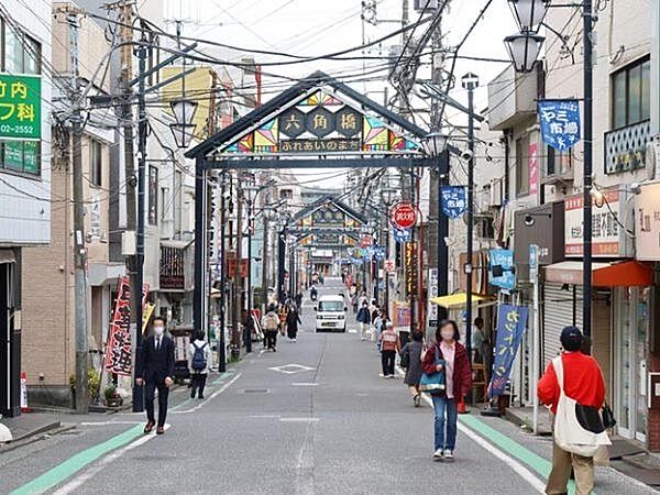 白楽駅(東急電鉄 東横線) 徒歩23分。店街が賑わうエリアで、東横線を使った都心方面へのアクセスも可能です。 1770m