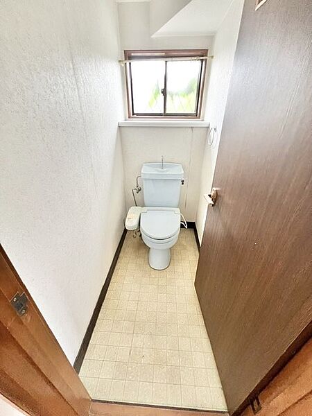 トイレ｜新品のトイレに交換予定です！　※リフォーム前写真