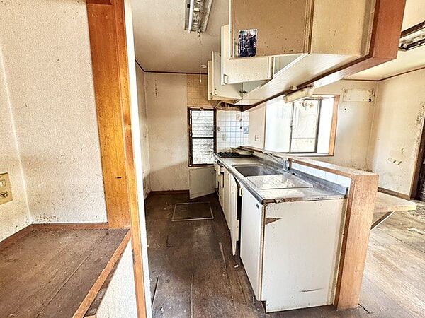 キッチン｜新品のキッチンに交換予定です！　※リフォーム前写真