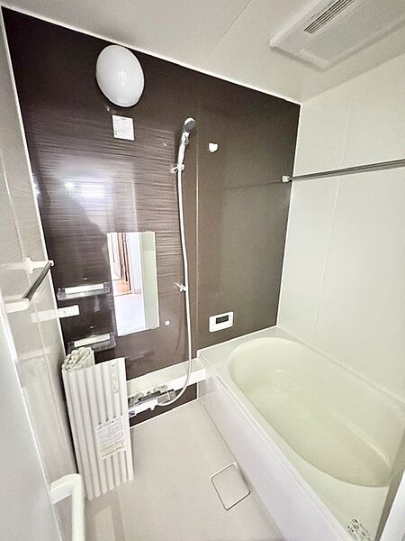 ◆浴室｜冬でも暖かく雨の日でも洗濯物が乾かせる「暖房換気乾燥機」付き※リフォーム後写真