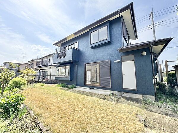 ◆外観｜日当たりのいい立地で時間帯によって違う雰囲気になります♪※リフォーム後写真