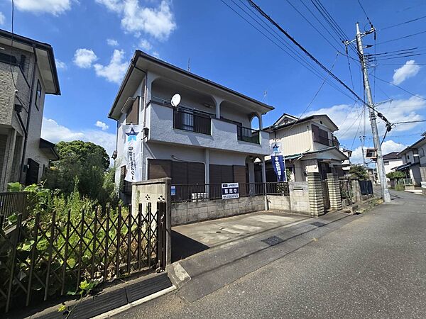 日当たり良好の明るいおうちです。バルコニーも広いので洗濯物やお布団もたくさん干せます。