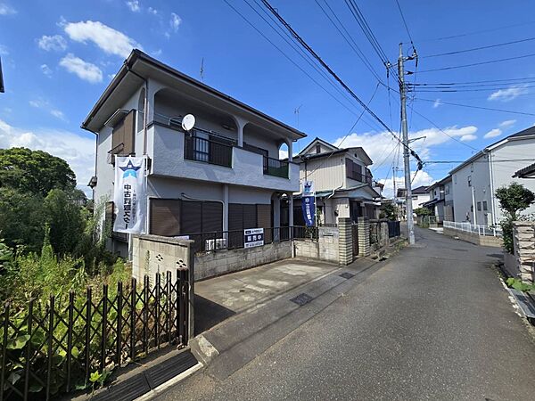 住宅地の一角なのでスピードが速い車も少なく、安心して通行できます！
