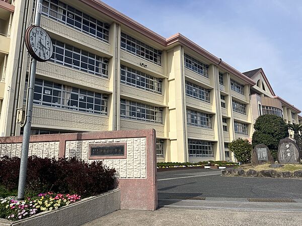 小学校 700m 伊敷台小学校