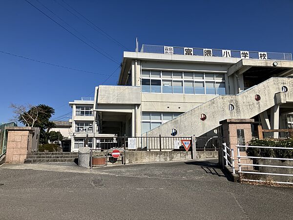 小学校 800m 霧島市立富隈小学校