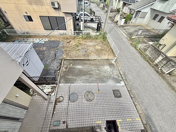 ◆駐車場（リフォーム後）｜並列駐車にて2台以上可能です！隣の畑も対象地なので、拡張すれば3台以上可能♪♪
