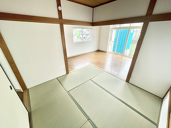 ◆1階和室（リフォーム後）｜4.5帖の和室です。リビングを通らなくても出入りができるので、客間にぴったり。押入れも付いていて収納にも困りません。