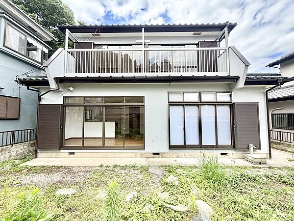 ◆外観（リフォーム後）｜白を基調とした外観は周辺環境に馴染み安心感を与えてくれます♪