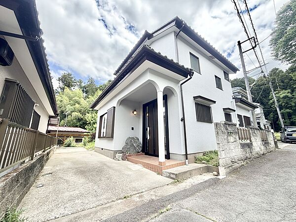 ◆外観（リフォーム後）｜シンプルでいつまでも飽きのこないデザインが特徴的♪