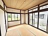 和室：1階6帖和室（リフォーム中）｜窓が多く明るい空間です。