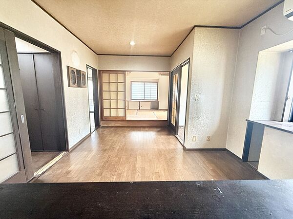 ◆ダイニング｜キッチンからダイニング全体まで見渡せるので、家事をしながらお子様を見守れます。