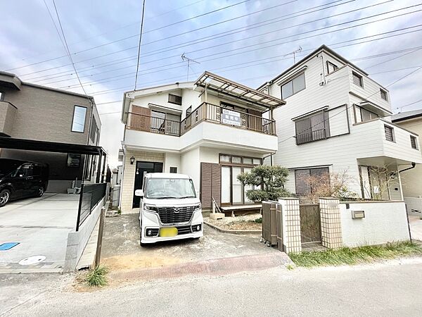 ◆外観（リフォーム中）｜騒音が少なく、落ち着いた環境で閑静な住宅街です。