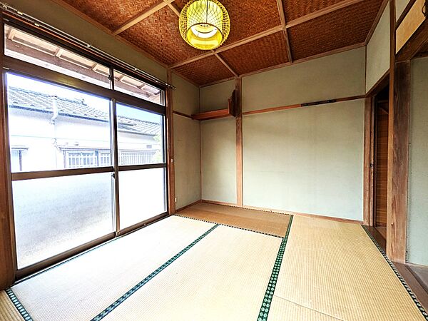 【1F6帖和室東側】和室でしか感じることのできない趣のある空間です（2026年8月撮影）
