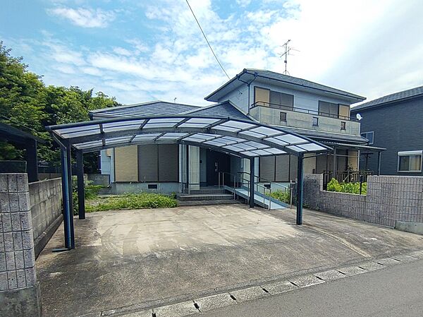 【外観】カーポート付きで雨の日も安心♪（2026年6月撮影）