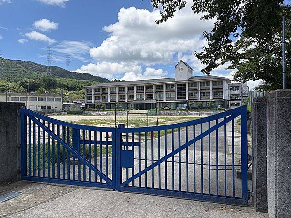 小学校 1500m 豊能町立東能勢小学校