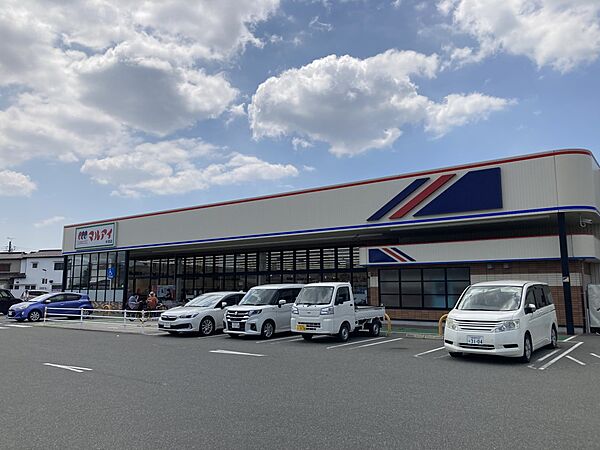 スーパー 750m マルアイ 中津店